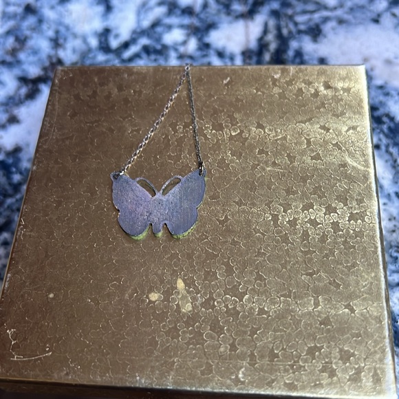 Butterfly enameled necklace - Picture 5 of 5